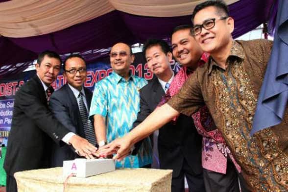 PLT WALIKOTA MEDAN SECARA RESMI BUKA METHODIS 2 EDUCATION EXPO 2013